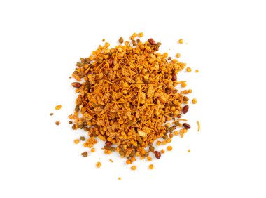 Navrattan Namkeen karışımı izole edildi. Hint nimko aperatifi, baharatlı ve tatlı farsaan sokak yemekleri fırında fındık ve tahıllı, Navrattan amkeen beyaz arka plan manzaralı