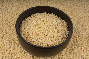 Kabarık darı dokulu arka plan. Gevrek mısır gevreği deseni, eski yemek duvar kağıdı, darı taneciği afişi, doğal organik şişme atıştırmalık bg.