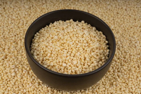 Kabarık darı dokulu arka plan. Gevrek mısır gevreği deseni, eski yemek duvar kağıdı, darı taneciği afişi, doğal organik şişme atıştırmalık bg.