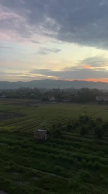 Altın Günbatımı ve Gündoğumu Görkemli