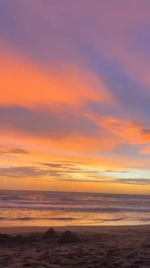 Güzel Sahillerde Çarpıcı Gün Batımı