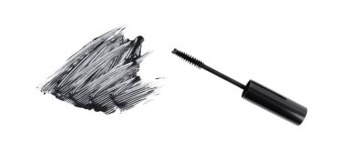 Maskara fırçası darbesi izole edilmiş. Siyah kirpik makyaj lekesi, beyaz arkaplanda rimel dokusu.