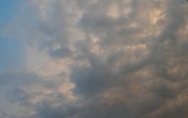 Beyaz Bulutlu Mavi Turuncu Günbatımı Gökyüzü, Güneşli Bulutlu Gökyüzü Doku Arkaplanı, Kabarık Bulutlar Deseni, Mavi Hava 'daki Sunny Cumulus ve Metin İçin Kopyalama Alanı