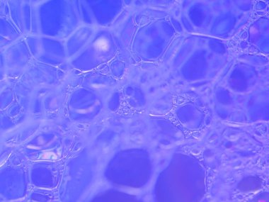 Canlı mavi kabarcıklar karmaşık, hassas desenler oluşturur