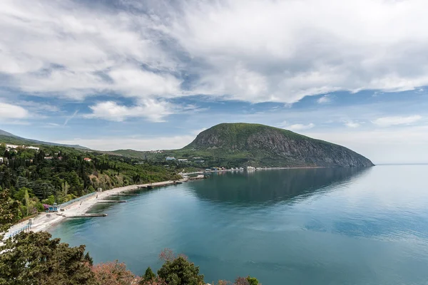 View of the bay and Bear Mountain. — Stock Photo, Image