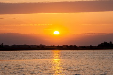 Haliç üzerinde gündoğumu.