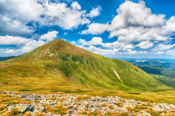 Самая высокая вершина Украинских Карпат - Говерла. HDR — стоковое фото