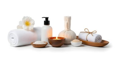 Mum, havlu, çiçek ve masajla serin spa düzenlemesi 