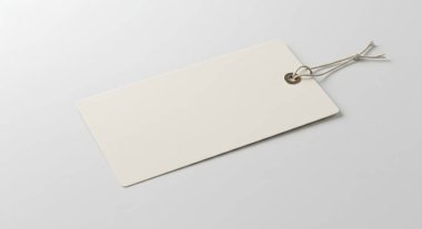 Mesajınız için hazır, doğal sicim telli, beyaz, dikdörtgen şeklinde basit bir etiket. Temiz, minimalist estetik.