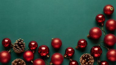 Noel arka plan kırmızı baubles ile