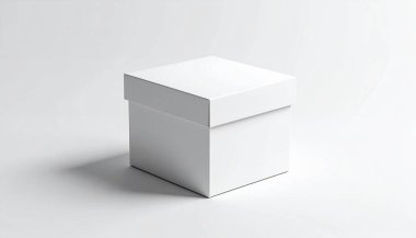Minimalizm ve temiz tasarımı vurgulayan, beyaz arkaplan üzerine kurulu, düz beyaz bir karton kutu.