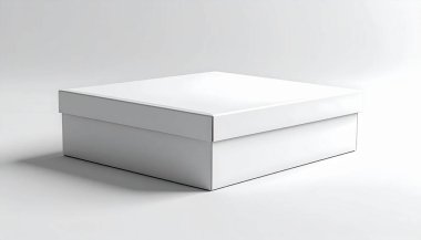 Kapağı beyaz bir yüzeyde sergilenen zarif beyaz mücevher kutusu. Yumuşak ışıklandırmayla temiz tasarımı vurgulanıyor.