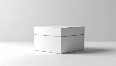 Açık gri bir duvara karşı beyaz bir yüzeye istiflenmiş iki beyaz depolama kutusu, minimalist ve temiz estetik.