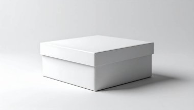 Kapaklı sade beyaz karton kutu, yumuşak gölgeli minimalist bir ortamda beyaz bir yüzeye yerleştirilmiş.