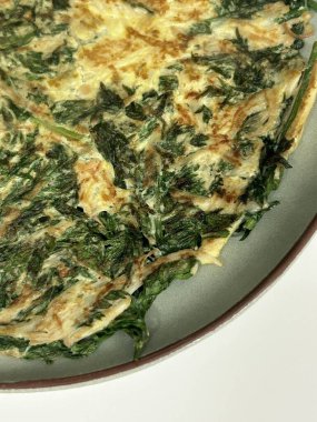 Geleneksel Kore yemekleri, kot, sebze, et, vs. Yumurtayla karıştırılıp yağda kızartılıyor. Chuseok 'ta atalarımız için bir anma töreni düzenlerken her zaman masaya koy.)