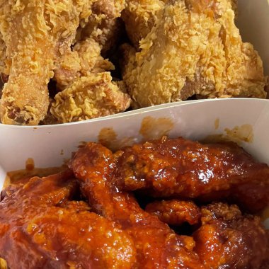 Crispy fried chicken with golden, crunchy skin and juicy, tender meat. A delicious and savory dish, perfect for any meal, served with dipping sauces or side dishes for extra flavor!