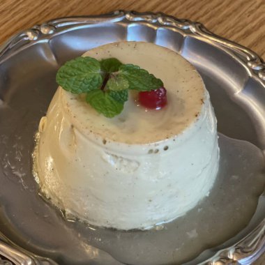 Smooth and creamy pudding with a velvety texture, offering a sweet and satisfying flavor. Perfect as a simple dessert or a refreshing treat for any occasion.