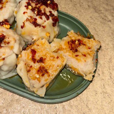 Delicious dim sum topped with creamy, savory mentai sauce, torched to perfection for a rich, smoky flavor. A perfect fusion of flavors, combining soft dumplings with a bold umami taste!