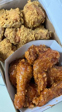 Crispy fried chicken with golden, crunchy skin and juicy, tender meat. A delicious and savory dish, perfect for any meal, served with dipping sauces or side dishes for extra flavor!