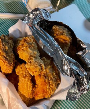 Crispy fried chicken with golden, crunchy skin and juicy, tender meat. A delicious and savory dish, perfect for any meal, served with dipping sauces or side dishes for extra flavor!