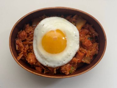 Geleneksel Kore dozirak beslenme çantası. Pilav, kimçi, kızarmış sebze ve proteinle güzelce paketlenmiş. Sağlıklı ve lezzetli bir yemek. Otantik Kore lezzetlerinin tadını çıkarmak için ideal..