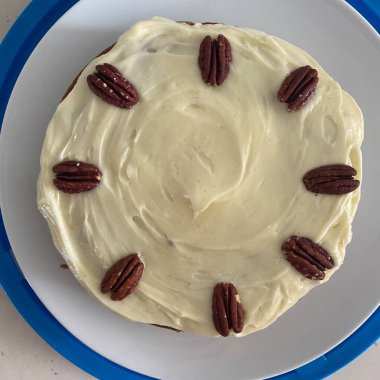 Lezzetli, yumuşak bir pasta, her durum için mükemmel. Katmanlı ya da tek, her ısırıkta tatlı ve neşe getiren, krema, meyve ya da süslemelerle kaplı..