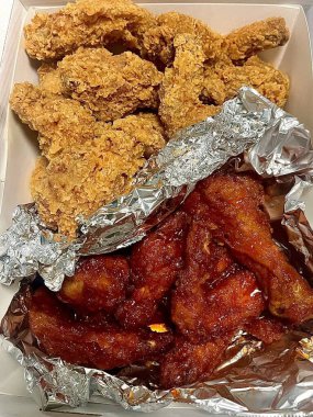 Crispy fried chicken with golden, crunchy skin and juicy, tender meat. A delicious and savory dish, perfect for any meal, served with dipping sauces or side dishes for extra flavor!