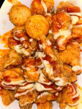 Crispy fried chicken with golden, crunchy skin and juicy, tender meat. A delicious and savory dish, perfect for any meal, served with dipping sauces or side dishes for extra flavor!