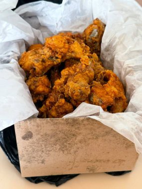 Crispy fried chicken with golden, crunchy skin and juicy, tender meat. A delicious and savory dish, perfect for any meal, served with dipping sauces or side dishes for extra flavor!