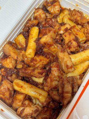 Crispy fried chicken with golden, crunchy skin and juicy, tender meat. A delicious and savory dish, perfect for any meal, served with dipping sauces or side dishes for extra flavor!