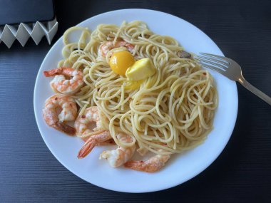 Creamy spaghetti carbonara made with rich egg yolk sauce, crispy bacon, parmesan cheese, and freshly ground black pepper for a classic, indulgent Italian pasta dish.