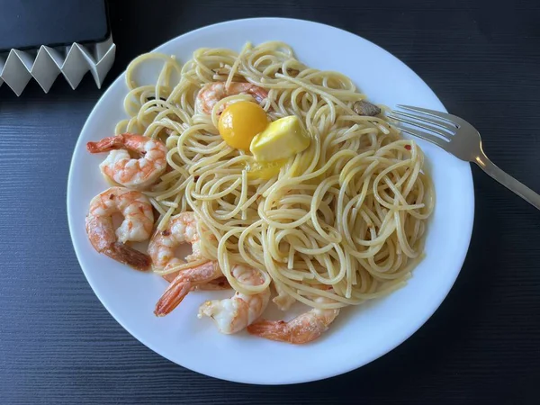 Creamy spaghetti carbonara made with rich egg yolk sauce, crispy bacon, parmesan cheese, and freshly ground black pepper for a classic, indulgent Italian pasta dish.