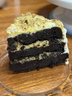 Lezzetli, yumuşak bir pasta, her durum için mükemmel. Katmanlı ya da tek, her ısırıkta tatlı ve neşe getiren, krema, meyve ya da süslemelerle kaplı..