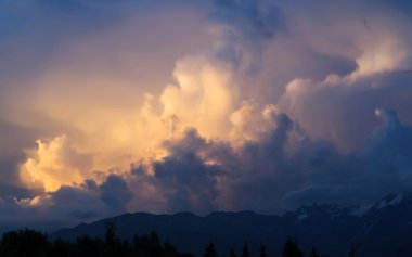 bulutlar güneş ışığı