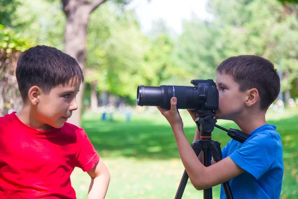 Ragazzi alla fotosessione — Foto Stock