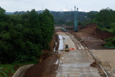 Sukabumi Bocimi paralı yolunun inşaatı