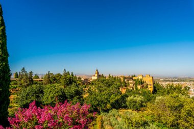Granada, Endülüs, İspanya 'daki Alhambra Sarayı ve Bahçeleri' nin Panoramik Manzarası