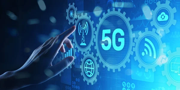 5G Pátá generace mobilního internetu. Rychlé spojení. Telekomunikační koncept na virtuální obrazovce. — Stock fotografie