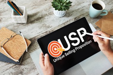USP - Eşsiz satış teklifleri. Cihaz ekranında iş ve finans kavramı.