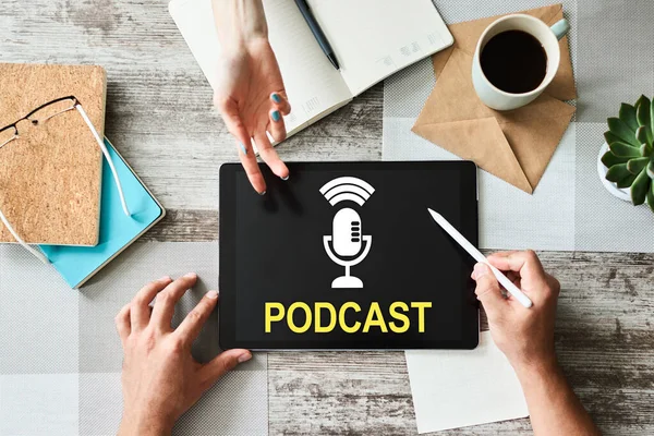 Podcast - ljud- eller videoinspelningar, tv- eller radiosändningar, föreläsningar, tal och andra evenemang. — Stockfoto