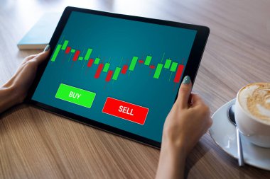 Çevrimiçi Ticari Para Birimi Eski Borsa Konsepti Ekranda Ekonomik Grafikler Mum şeması ve SELL ve BUY düğmeleri ile.