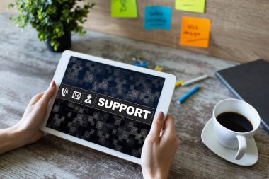 Teknik destek simgeleri ekranda. Yardım merkezini ara. İnternet ve teknoloji kavramı.