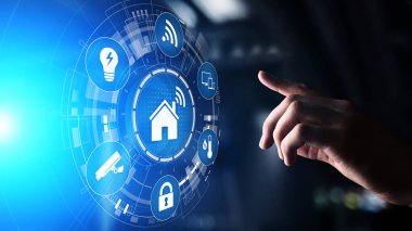 Sanal ekrandaki akıllı ev kontrol paneli. IOT ve Otomasyon teknolojisi kavramı.