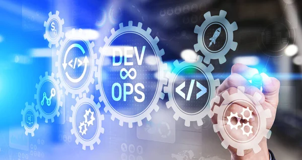 Sanal ekranda Çevik Gelişim Konsepti DevOps