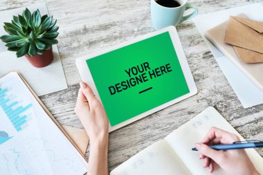 Laptop, Not Defteri, Bilgisayarlar, tablet pc Mockup yeşil krom anahtar arkaplanlı ekran ve tasarımınızı buraya metin Boşalt.