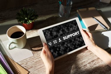 Teknik destek simgeleri ekranda. Yardım merkezini ara. İnternet ve teknoloji kavramı