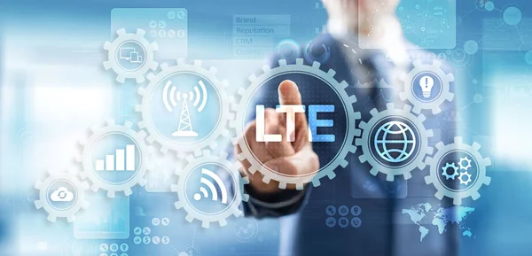 Полоса LTE, мобильный интернет и концепция телекоммуникационных технологий на виртуальном экране — стоковое фото