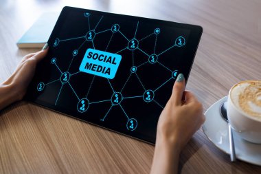 SMM, Sosyal medya pazarlaması, aygıt ekranında iletişim konsepti