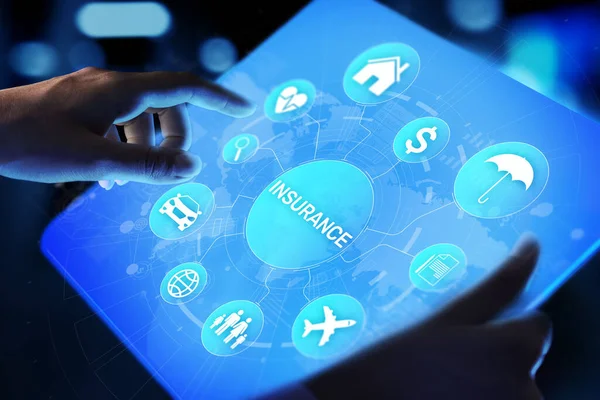 保险、健康家庭汽车钱旅行虚拟屏幕上的Insurtech概念 — 图库照片