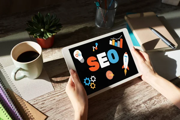 SEO Arama Motoru optimizasyonu. İş ve dijital pazarlama kavramı
